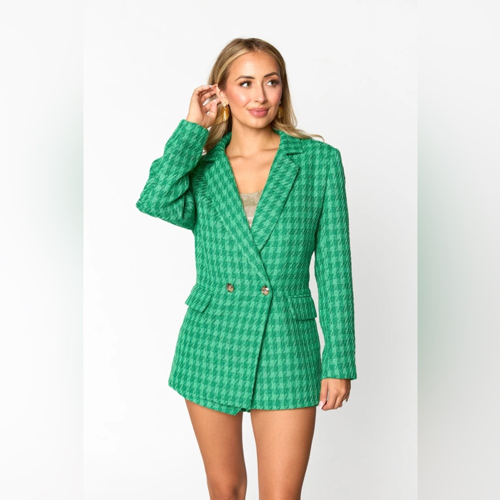 Buddy Love - AVERY OVERSIZED BLAZER - IVY - XS 
JOHN TWEED SKORT - IVY - XS